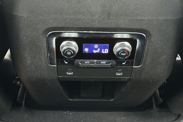 Photo of 2022 White Frost Tricoat GMC Yukon