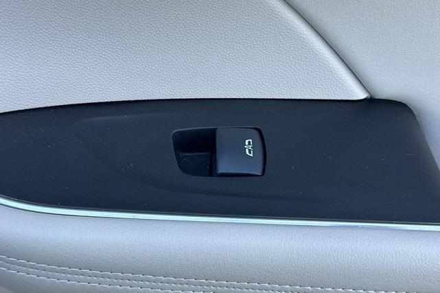 Photo of 2022 Olympic White Buick Envision