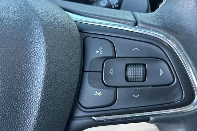 Photo of 2022 Olympic White Buick Envision