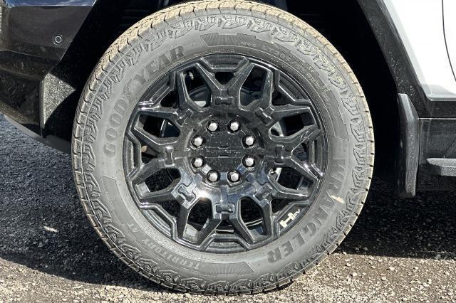 Photo of 2025 Interstellar White GMC HUMMER EV Pickup