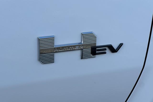 Photo of 2025 Interstellar White GMC HUMMER EV Pickup