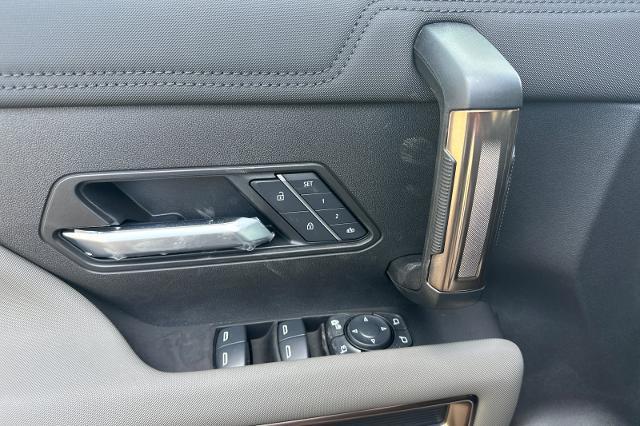 Photo of 2025 Interstellar White GMC HUMMER EV Pickup