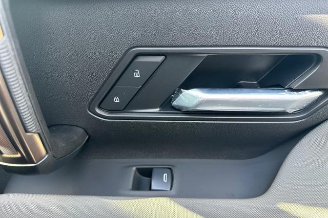Photo of 2025 Interstellar White GMC HUMMER EV Pickup