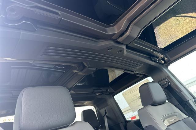 Photo of 2025 Interstellar White GMC HUMMER EV Pickup