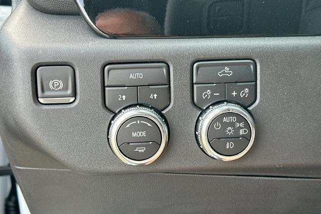 Photo of 2025 Summit White GMC Sierra 1500