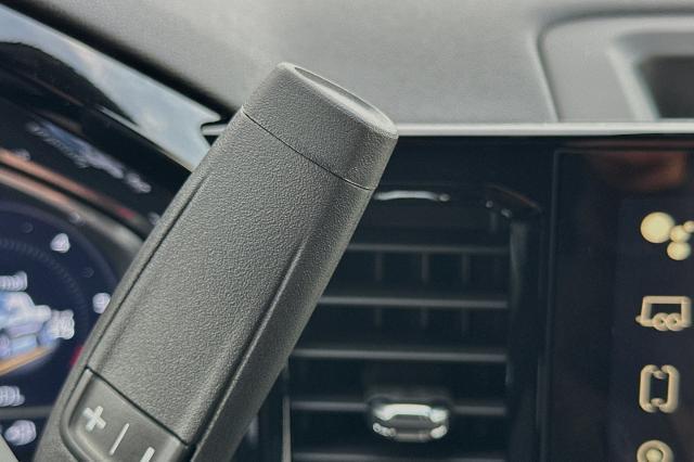 Photo of 2025 Summit White GMC Sierra 1500