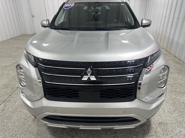 Photo of 2024 Alloy Silver Metallic Mitsubishi Outlander