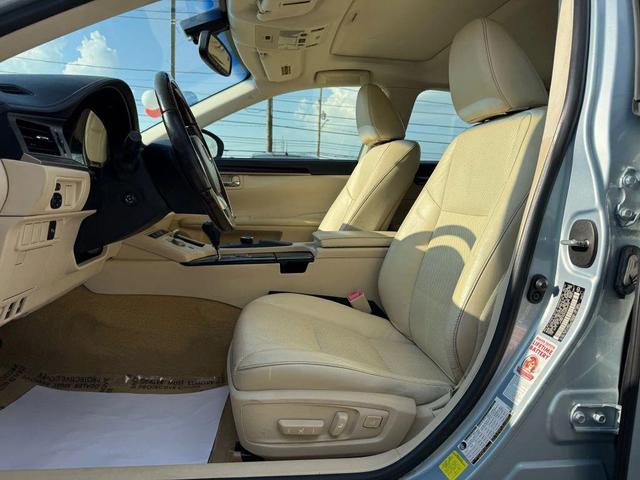 Photo of 2013 Blue Lexus ES 350