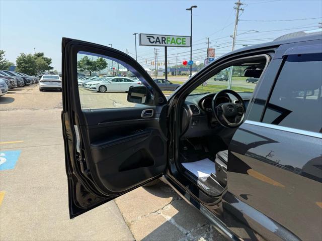 Photo of 2015 Brilliant Black Crystal Pearlcoat Jeep Grand Cherokee