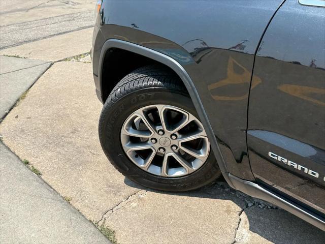 Photo of 2015 Brilliant Black Crystal Pearlcoat Jeep Grand Cherokee