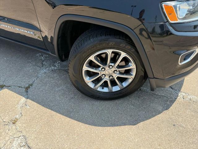 Photo of 2015 Brilliant Black Crystal Pearlcoat Jeep Grand Cherokee