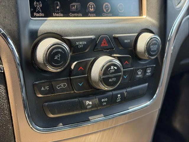 Photo of 2015 Brilliant Black Crystal Pearlcoat Jeep Grand Cherokee