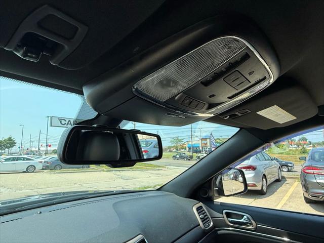 Photo of 2015 Brilliant Black Crystal Pearlcoat Jeep Grand Cherokee