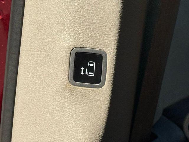 Photo of 2020 Velvet Red Pearlcoat Chrysler Pacifica