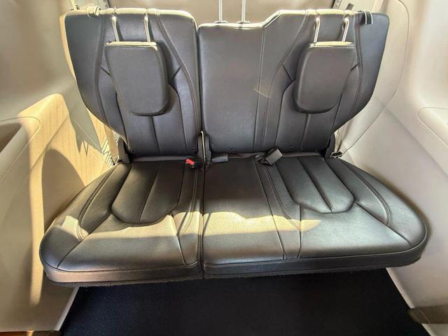 Photo of 2020 Velvet Red Pearlcoat Chrysler Pacifica