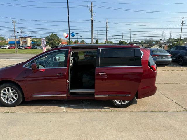Photo of 2020 Velvet Red Pearlcoat Chrysler Pacifica