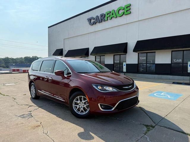 Photo of 2020 Velvet Red Pearlcoat Chrysler Pacifica