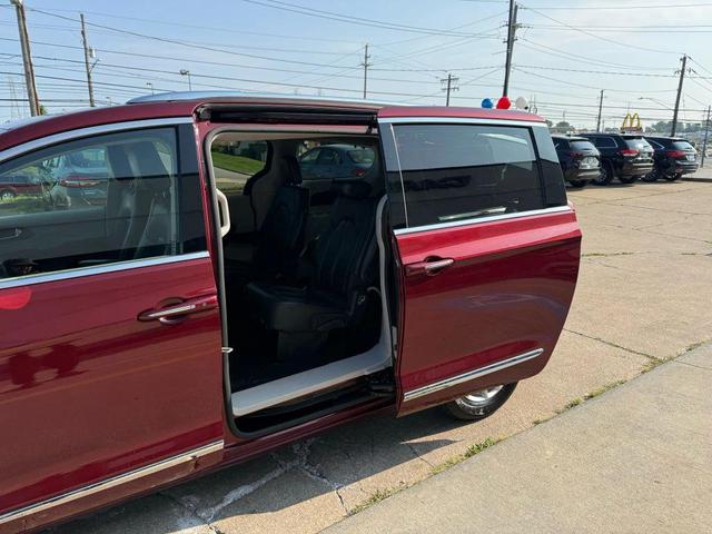 Photo of 2020 Velvet Red Pearlcoat Chrysler Pacifica