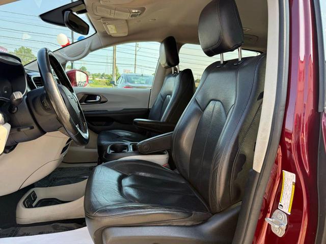Photo of 2020 Velvet Red Pearlcoat Chrysler Pacifica