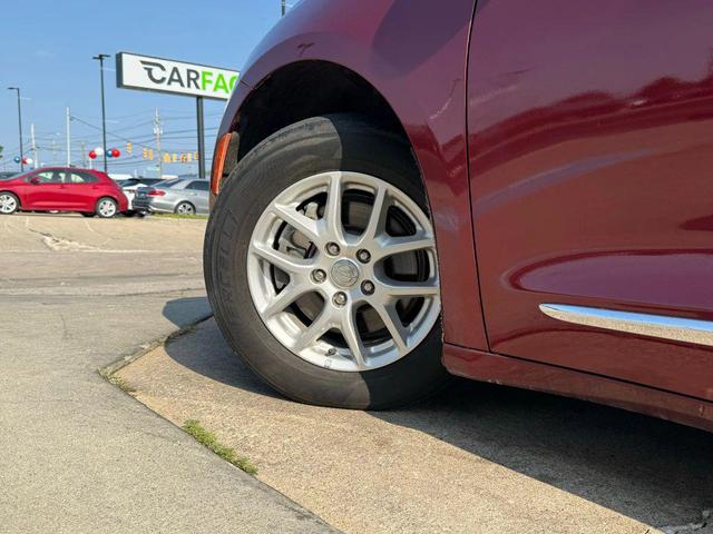 Photo of 2020 Velvet Red Pearlcoat Chrysler Pacifica