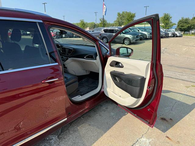 Photo of 2020 Velvet Red Pearlcoat Chrysler Pacifica
