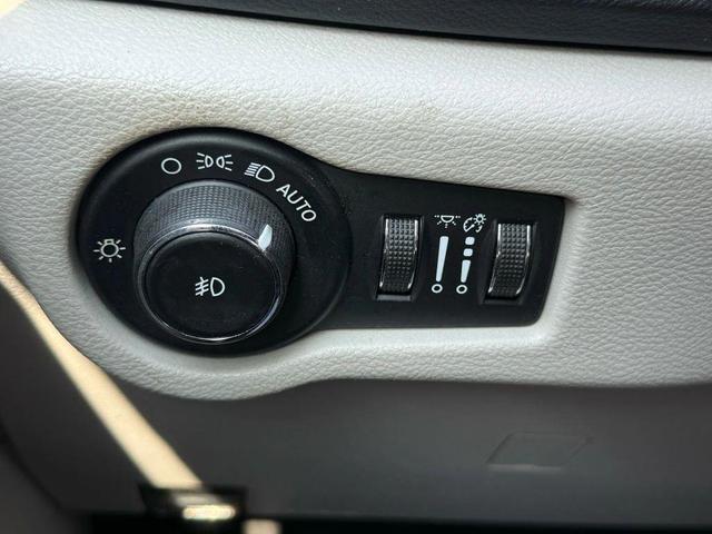 Photo of 2020 Velvet Red Pearlcoat Chrysler Pacifica