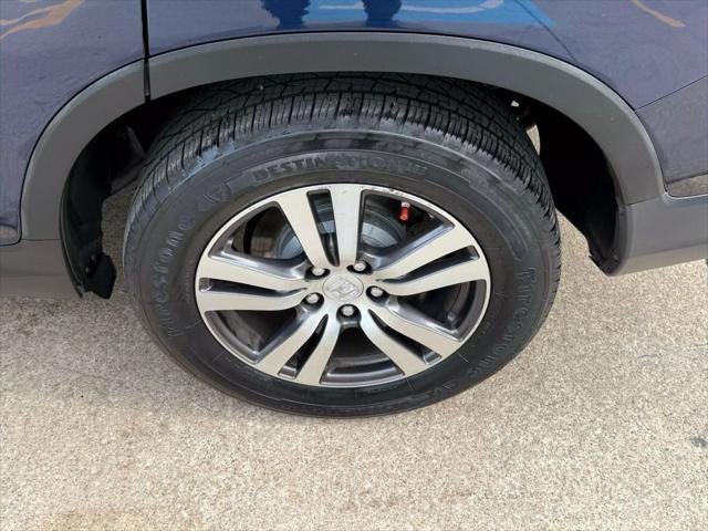 Photo of 2016 Blue Honda Pilot