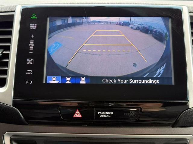 Photo of 2016 Blue Honda Pilot