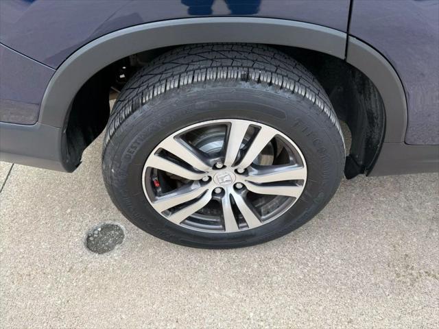 Photo of 2016 Blue Honda Pilot