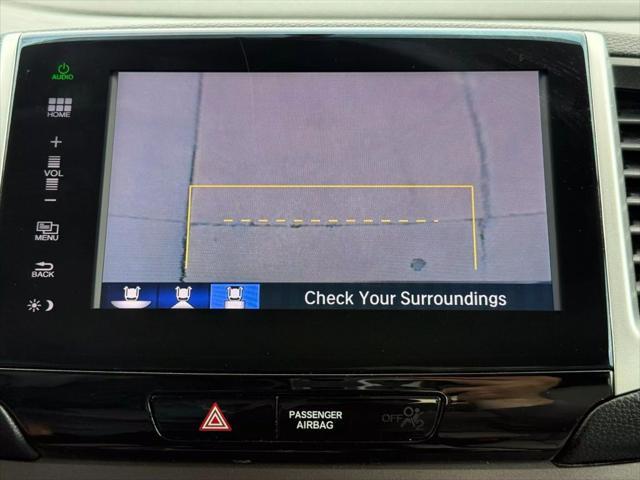 Photo of 2016 Blue Honda Pilot
