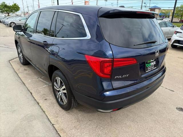 Photo of 2016 Blue Honda Pilot