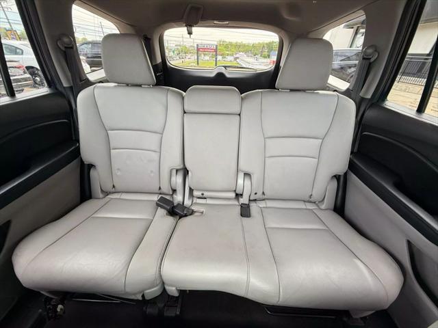 Photo of 2016 Blue Honda Pilot