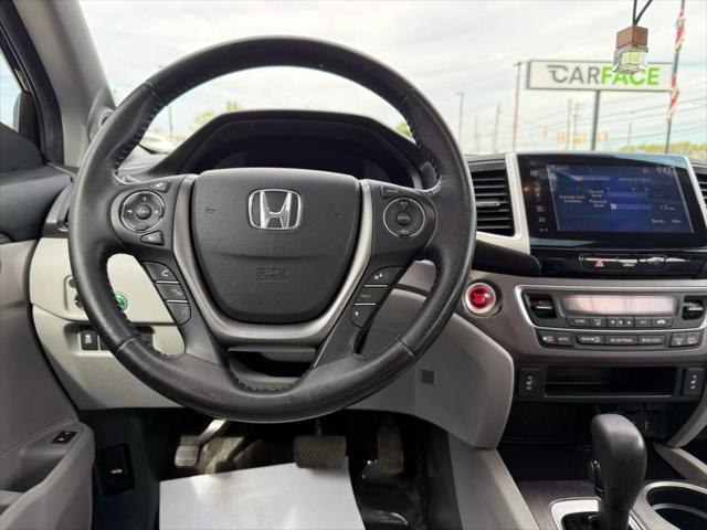 Photo of 2016 Blue Honda Pilot