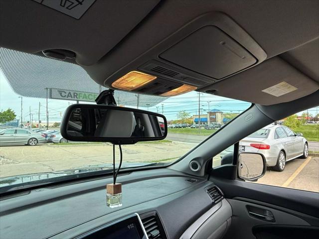 Photo of 2016 Blue Honda Pilot