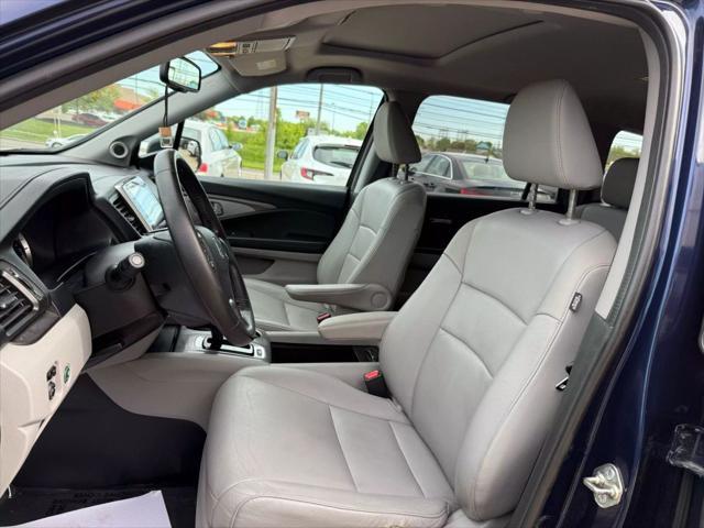 Photo of 2016 Blue Honda Pilot