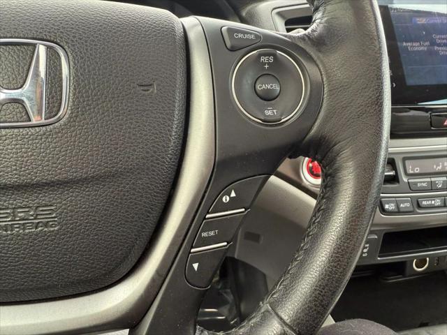 Photo of 2016 Blue Honda Pilot