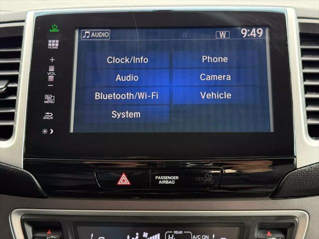 Photo of 2016 Blue Honda Pilot