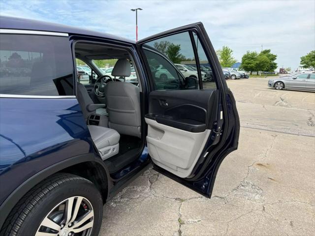 Photo of 2016 Blue Honda Pilot
