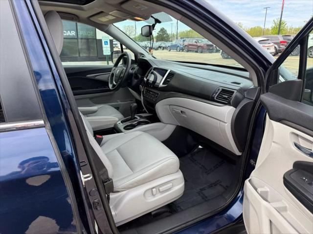 Photo of 2016 Blue Honda Pilot