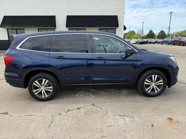 Photo of 2016 Blue Honda Pilot
