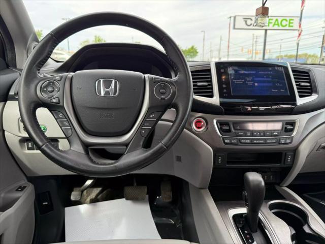 Photo of 2016 Blue Honda Pilot