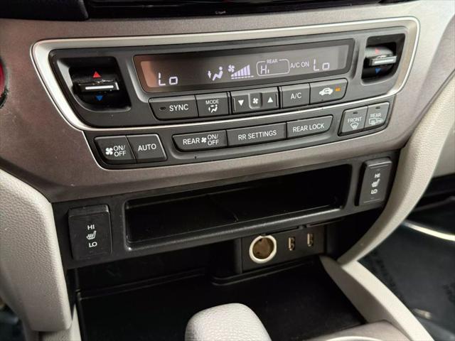 Photo of 2016 Blue Honda Pilot