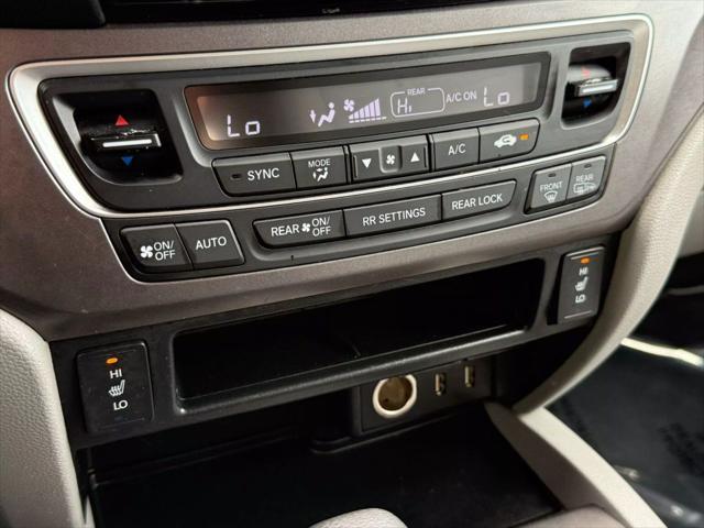 Photo of 2016 Blue Honda Pilot
