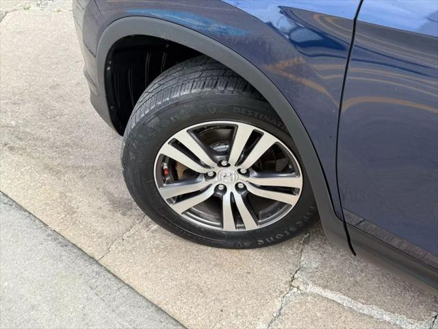 Photo of 2016 Blue Honda Pilot
