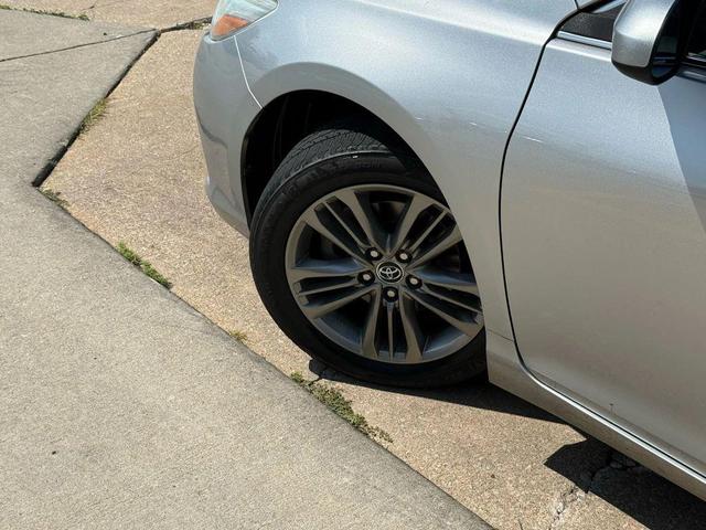 Photo of 2016 Celestial Silver Metallic Toyota Camry