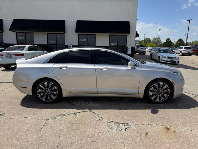 Photo of 2016 Crystal Silver Lincoln MKZ