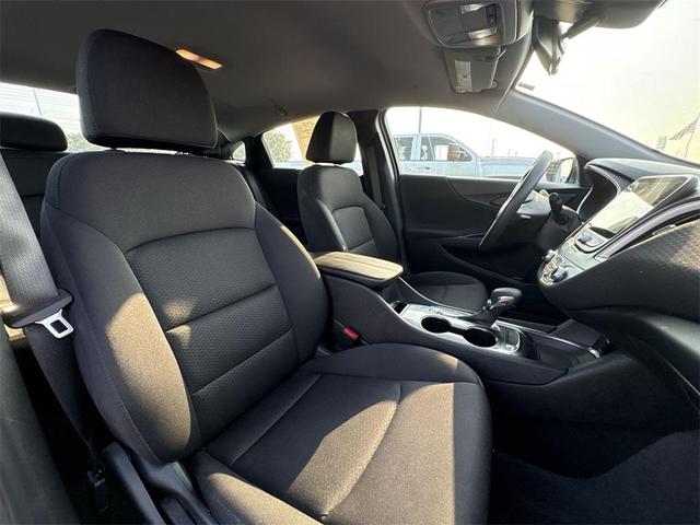 Photo of 2024 Mineral Gray Metallic Chevrolet Malibu