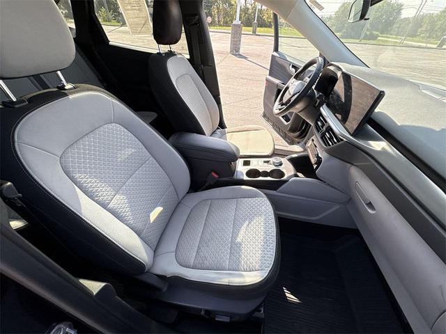Photo of 2023 AGATE BLACK METALLIC Ford Escape