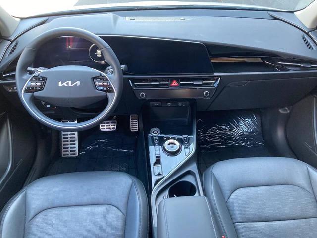 Photo of 2023 White Kia Niro EV