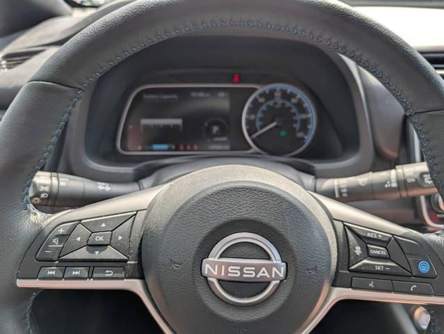 Photo of 2023 Silver Nissan Leaf